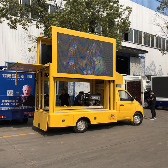 Pubblicità mobile Van Waterproof Small di P5 Digital 3 lati 115 cavalli vapore del camion di esposizione di LED mobile