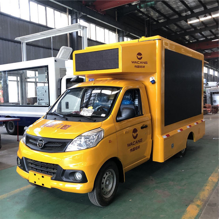 Pubblicità mobile Van Waterproof Small di P5 Digital 3 lati 115 cavalli vapore del camion di esposizione di LED mobile