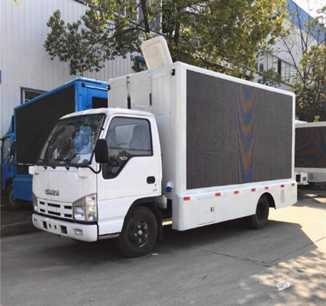 Camión móvil publicitario video al aire libre 3840*1728m m P4 de la cartelera con el sistema de elevación hidráulico