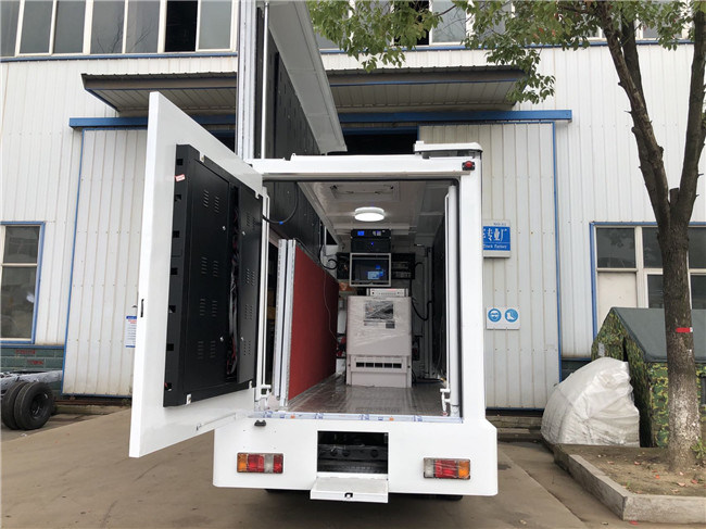 СИД P5 рекламируя мобильный тип дизельного топлива Lhd тележки афиши с генератором и дикторами