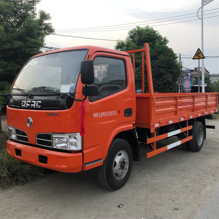 Feuergebührender fracht-100Km/h Dieselkraftstoff-Art Packwagen-des LKW-82hp 4*2