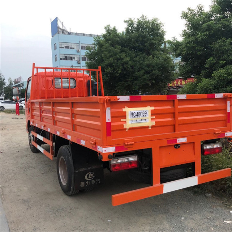 Feuergebührender fracht-100Km/h Dieselkraftstoff-Art Packwagen-des LKW-82hp 4*2