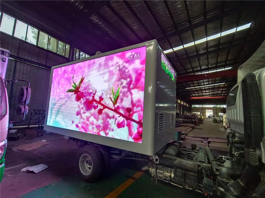 P5 P6 Ad Digital Billboard Mobile LED Display Truck Outdoor Full Color Met Generator