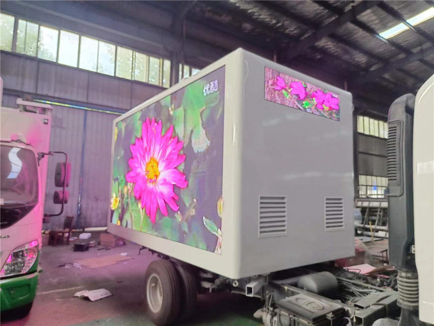 P5 P6 Ad Digital Billboard Mobile LED Display Truck Outdoor Full Color Met Generator