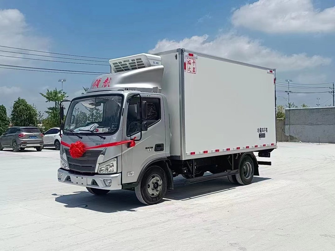 3톤 아이스 박스 트럭 130hp 냉장고 트럭 중국 ISO Ccc와 아이스크림 운송