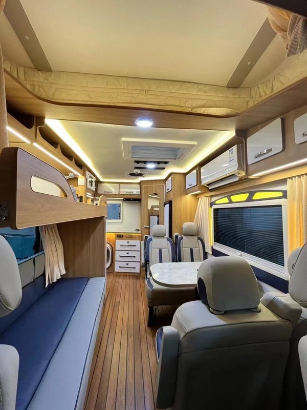 5995x2350x2950mm RV Caravan Van OE Service OEM Nu avec cire par le navire Roro