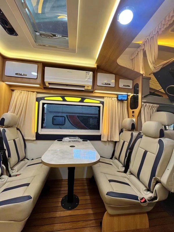 5995x2350x2950mm RV Caravan Van OE Service OEM Nu avec cire par le navire Roro