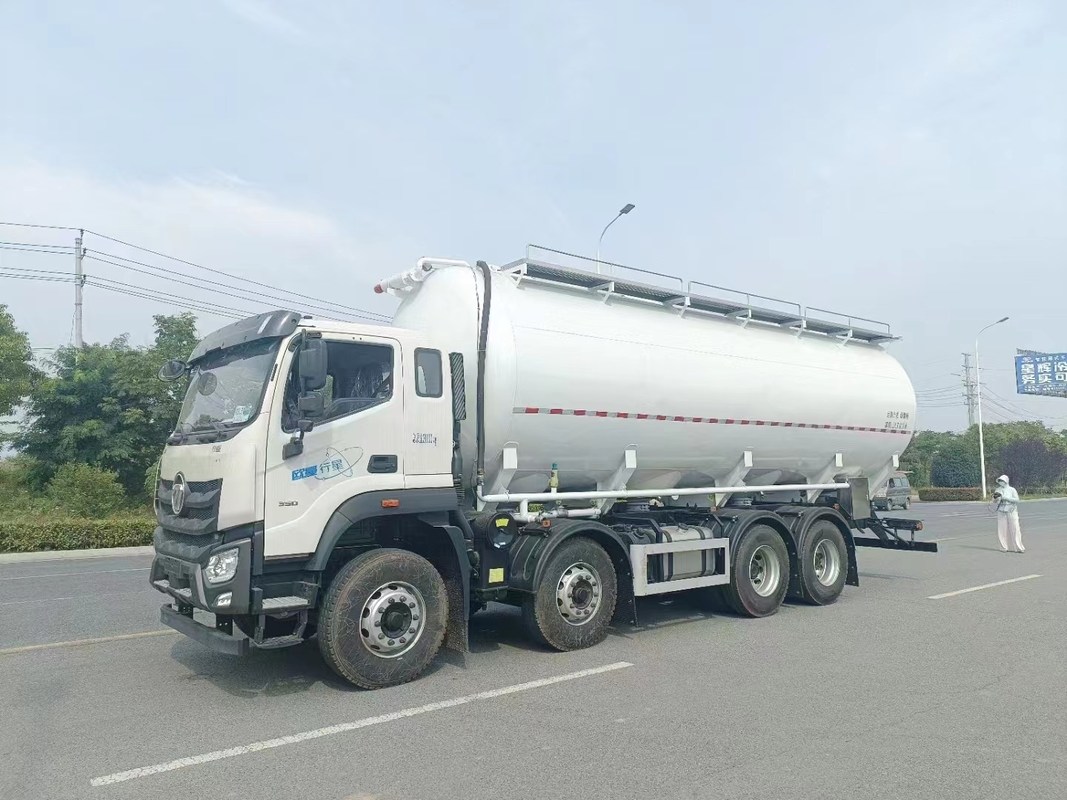 에어컨 캐비니 유로3 또는 유로4 배출 표준을 갖춘 대량 시멘트 운송 트럭