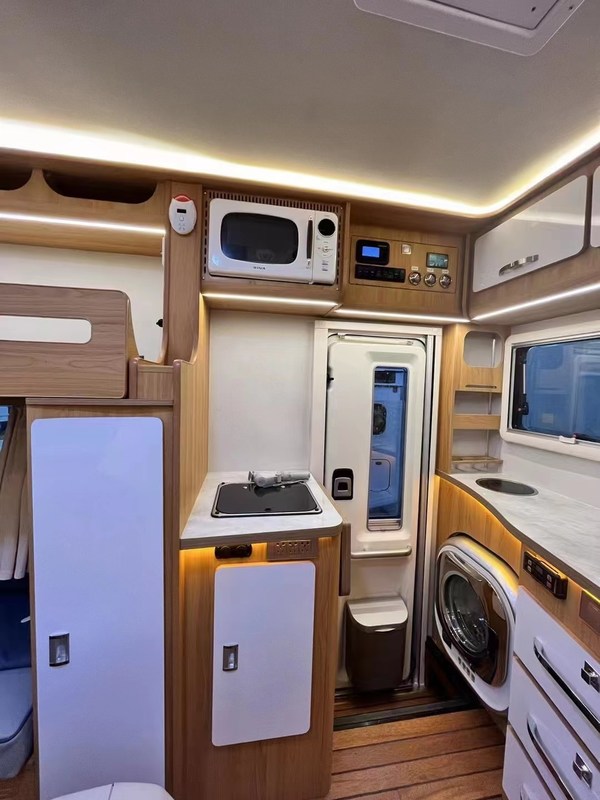 하이 호스 파워 트럭 침대 캠퍼 OE NO. CLW 휠 베이스 3360 mm 캠핑 캐러밴