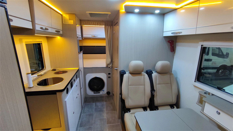 YUEJIN 4x2 모바일 오토 모터캠어 야외 고급 RV 캐러반 밴 가족 여행