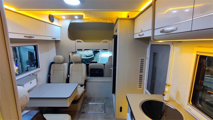 Мобильный туристический грузовик RV караван фургон с двигателем 190 л.с. Максимальная полезная нагрузка 7042 кг