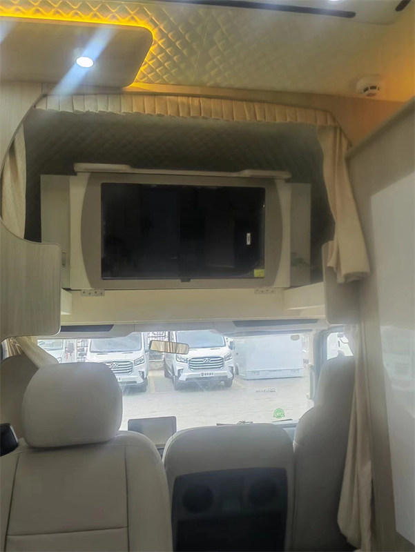 사우디 아라비아에서 주문 YUEJIN 4x2 럭셔리 RV 휴가 자동차 / 모터 캐러반 판매