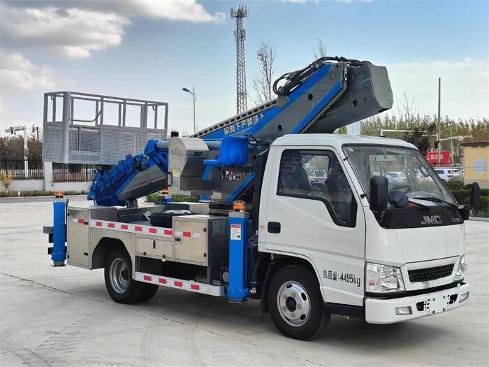 Прочный грузовик с рабочей платформой с стандартом выбросов Евро 5 и колесной базой 3300 мм