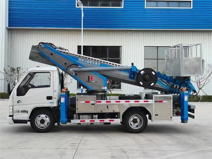 Прочный грузовик с рабочей платформой с стандартом выбросов Евро 5 и колесной базой 3300 мм