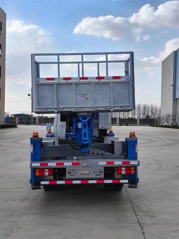 Прочный грузовик с рабочей платформой с стандартом выбросов Евро 5 и колесной базой 3300 мм