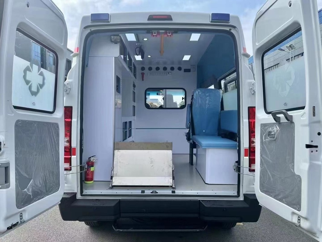 Скорая помощь LHD/RHD 4x2/4x4 Тип привода