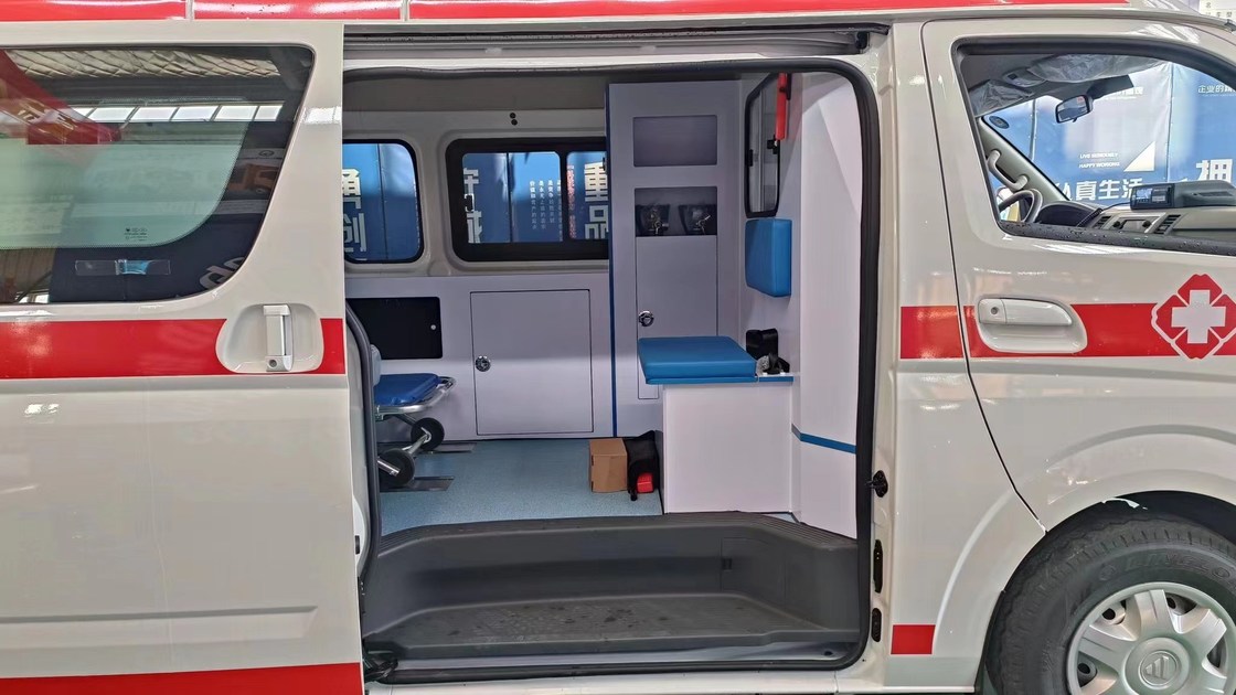 Автомобиль скорой помощи с ручной трансмиссией для 5-6 пассажиров с стандартом выбросов Евро 5
