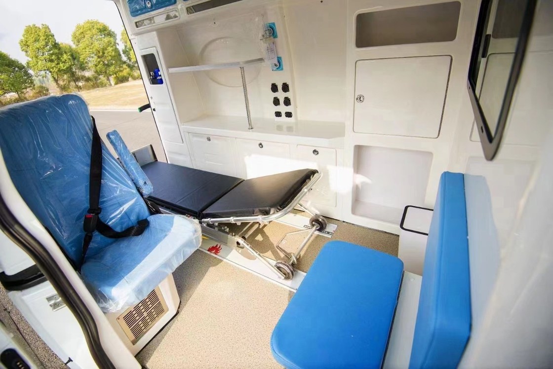 Euro 5 4*2 Ford аварийная машина скорой помощи с снаряжением первой помощи и шкафчиком