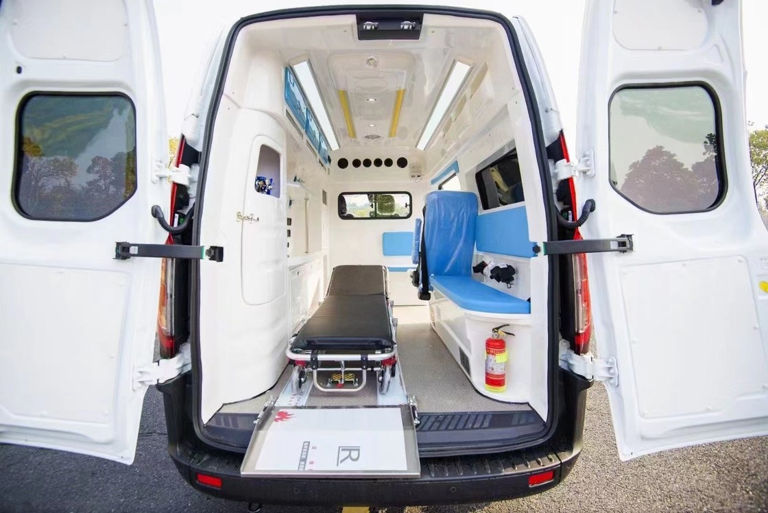 Euro 5 4*2 Ford аварийная машина скорой помощи с снаряжением первой помощи и шкафчиком