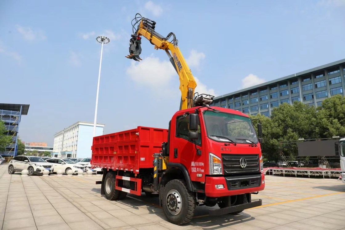 2023 3 Tonnen Mini-Gerade Teleskopkrane Lastwagen Montierter Krane Maximalgeschwindigkeit 90 Km/h