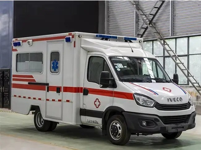 3300 Poids brut du véhicule 4x4 Ambulance d'urgence à transmission manuelle