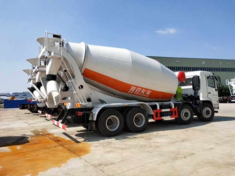 8*6 Grote cementtruck snelheid naar voren 2 achteruit SINOTRUK HOWO Betonmixer Truck voor de bouw
