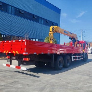 6*4 Boom Dongfeng Straight Telescopic Truck Montaged Crane per le necessità di sollevamento pesante