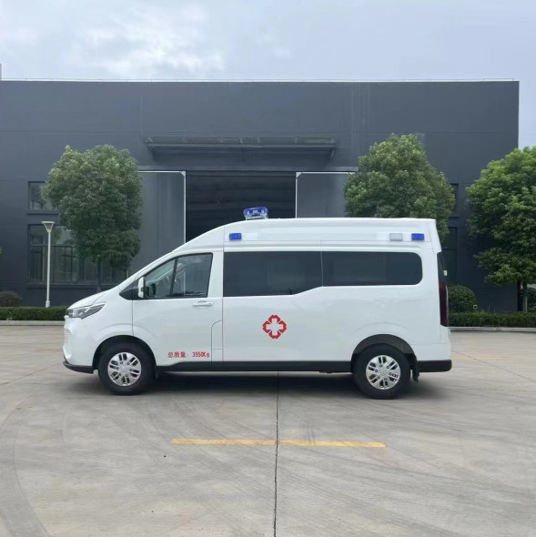Мини-автомобиль скорой помощи типа 3 номинальная мощность 103 кВт Максимальная скорость 145 км/ч