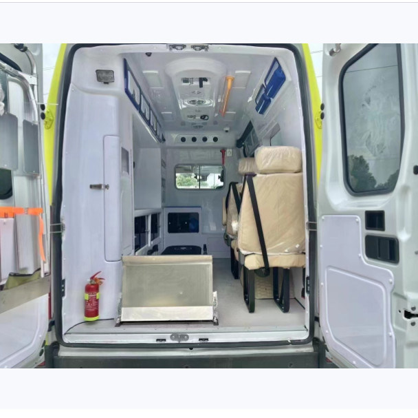 4*2 Iveco Ambulance Euro 6 классическая аварийно-спасательная машина с максимальной скоростью 145 км/ч