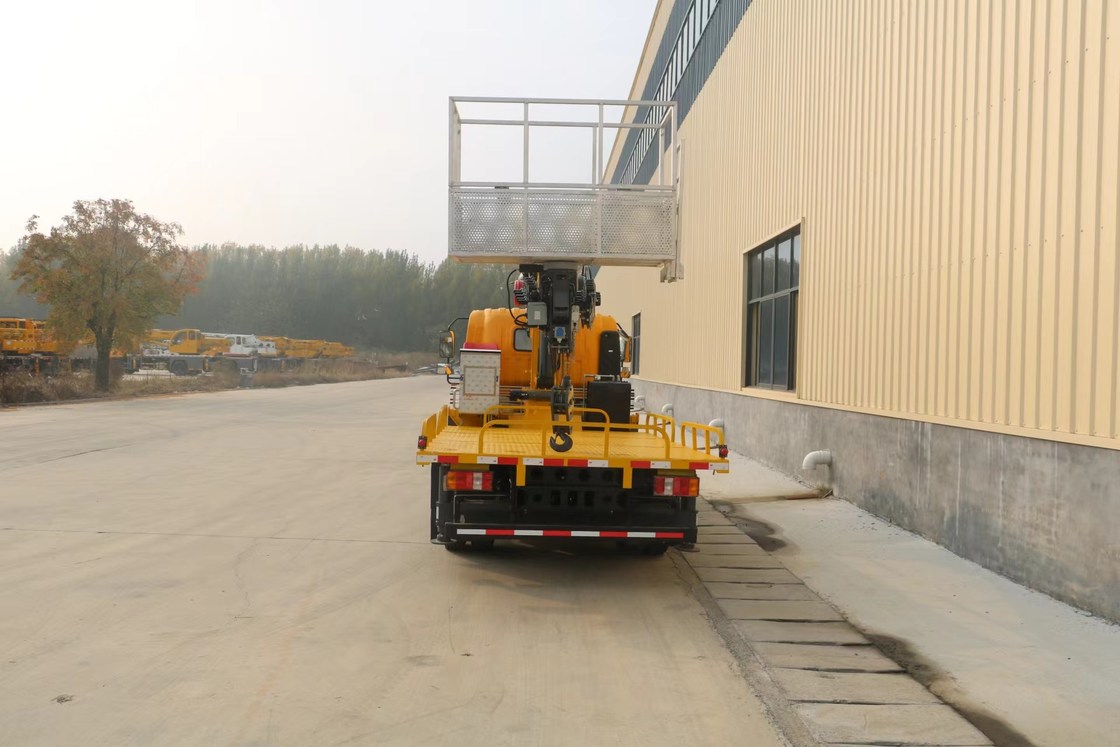 망원경 비행 플랫폼 트럭 21 미터 HOWO 브랜드 붐 리프트 체리 픽커 트럭