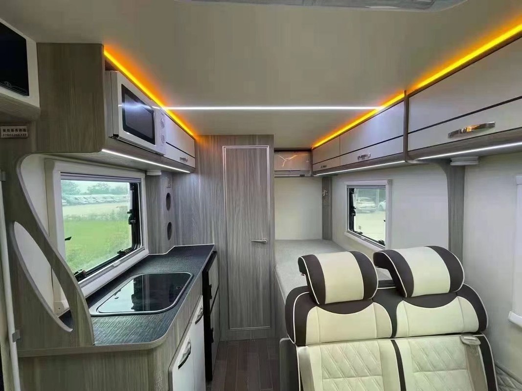 유에진 포톤 야외 캠퍼 밴 자동 변속 장치  4*2 모터홈 RV 캐러밴