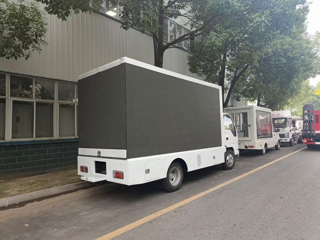 Full Color P5 P6 Mobile LED Billboard Trucks Isuzu mobile digitale Plakatfahrzeug