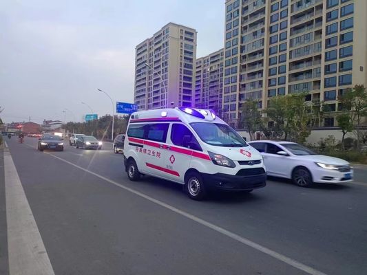 2540KG Ambulance Mobile Hospital Truck For Emergency Medical Care